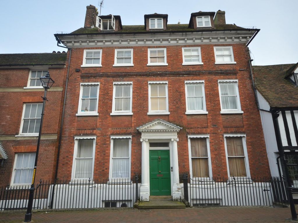 2 bed flat to rent in North Street, Ashford Business Park, Sevington