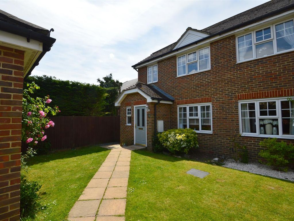 3 bed semidetached house for sale in Rochester Road, Burham, Rochester