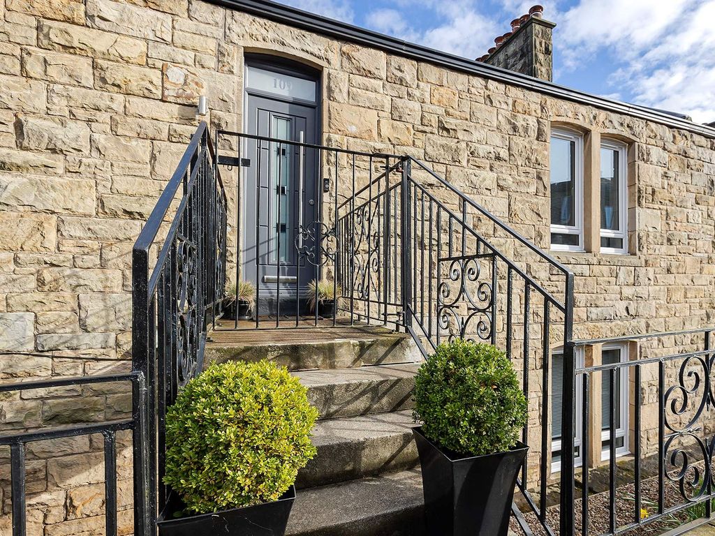 5 bed end terrace house for sale in Stewart Avenue, Bo'ness EH51, £