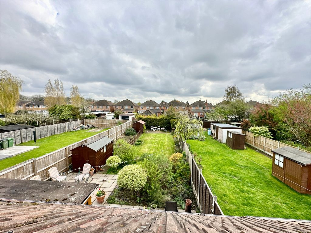 3 bed semidetached bungalow for sale in Holmfield Avenue East