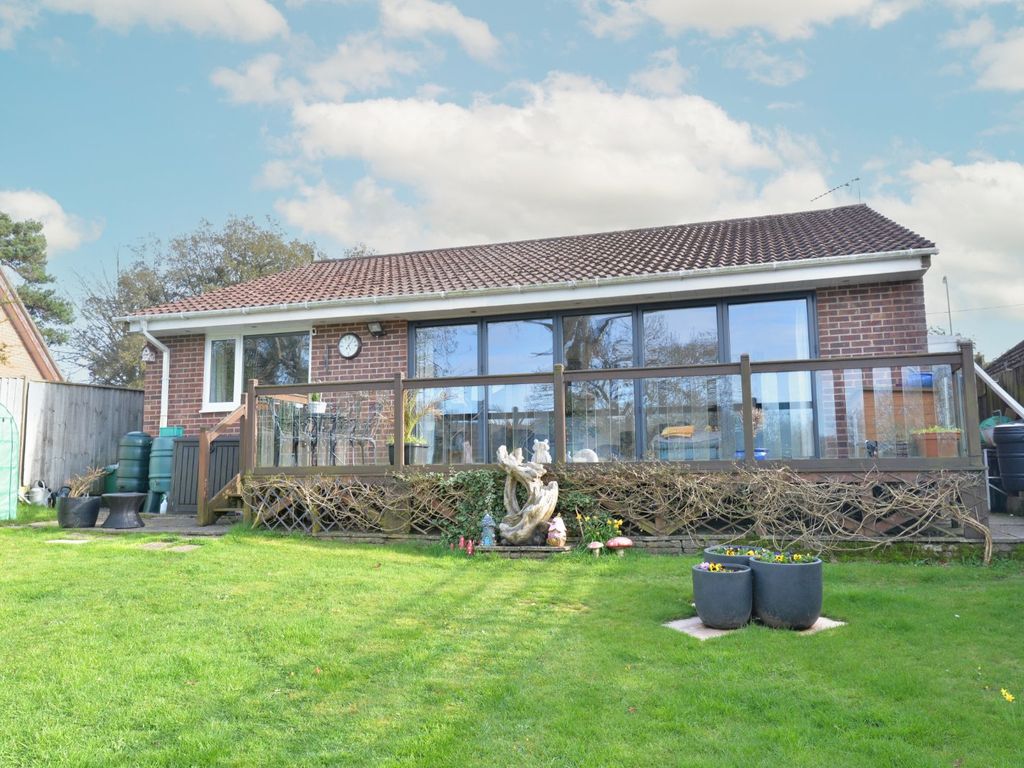 2 bed bungalow for sale in Ashley Lane, New Milton, Hampshire BH25 Zoopla