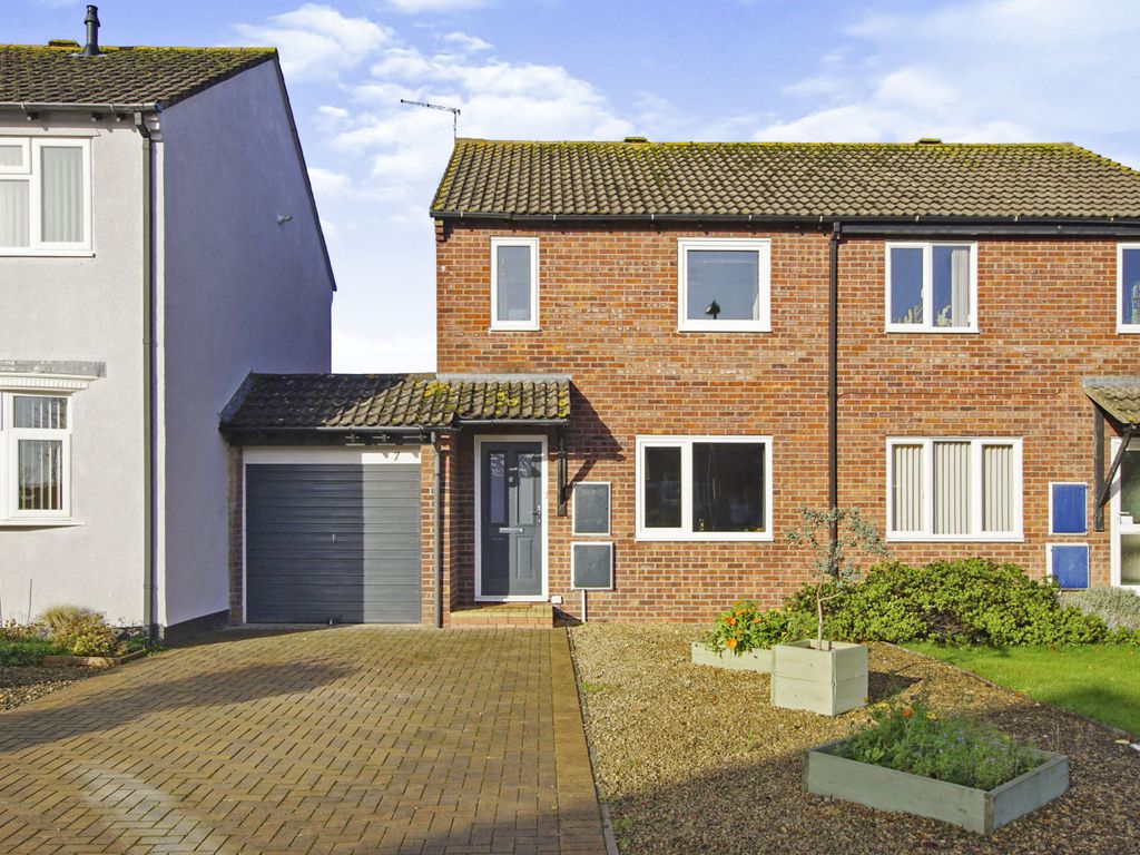 3 bed semidetached house for sale in Gloucester Close, Stoke Gifford