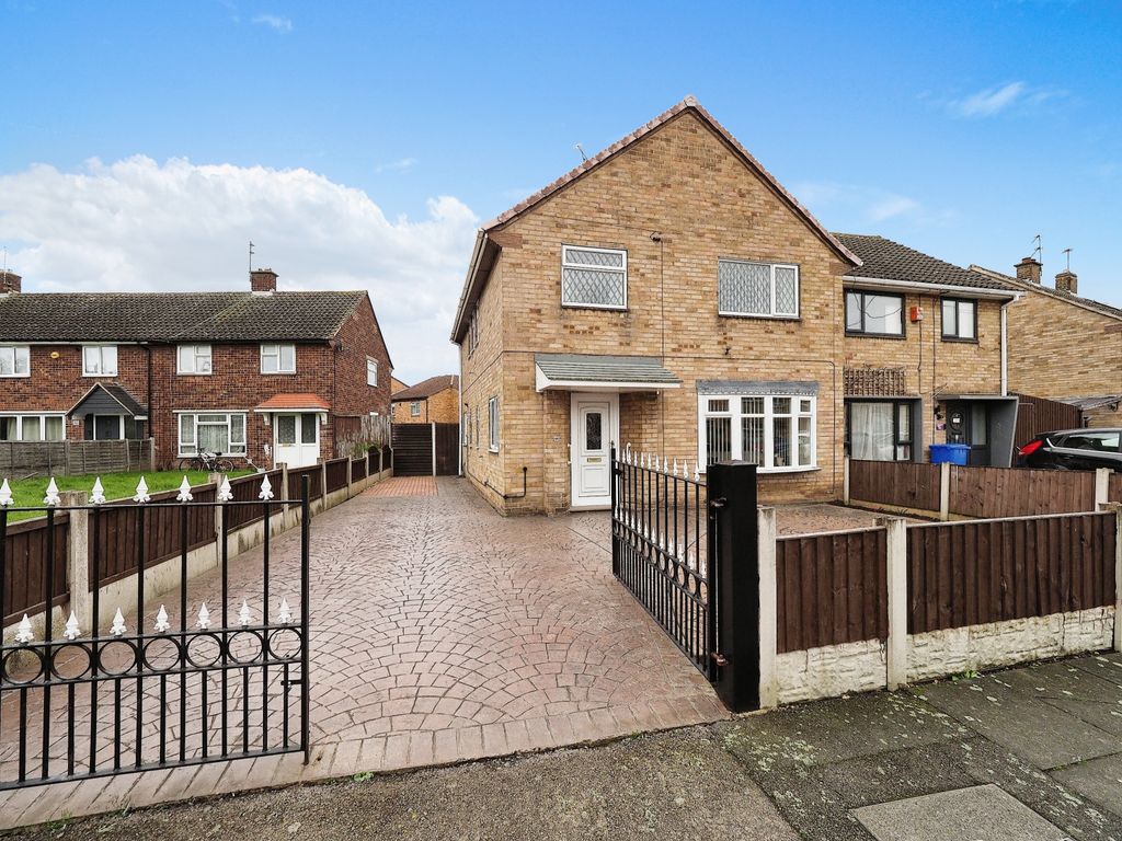 4 bed semidetached house for sale in Peveril Crescent, Sawley