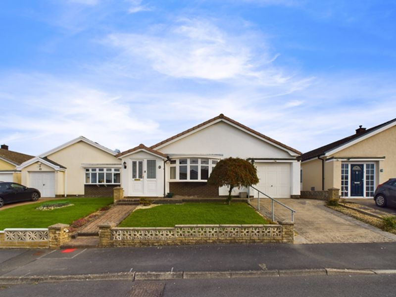 3 bed detached bungalow for sale in Elder Grove, Llangunnor, Carmarthen