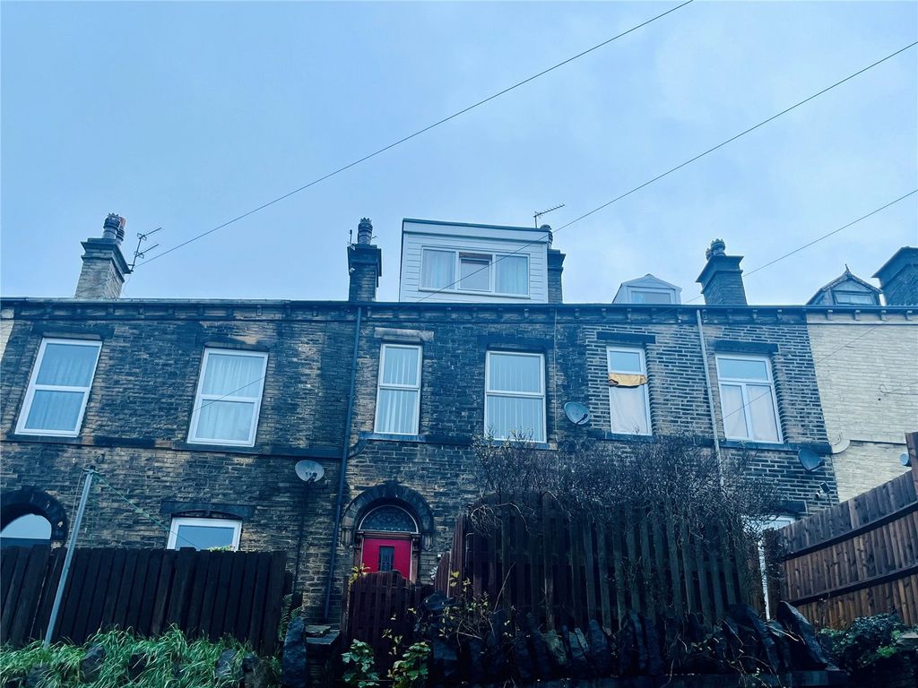 4 bed terraced house for sale in South View, Sowerby Bridge, West