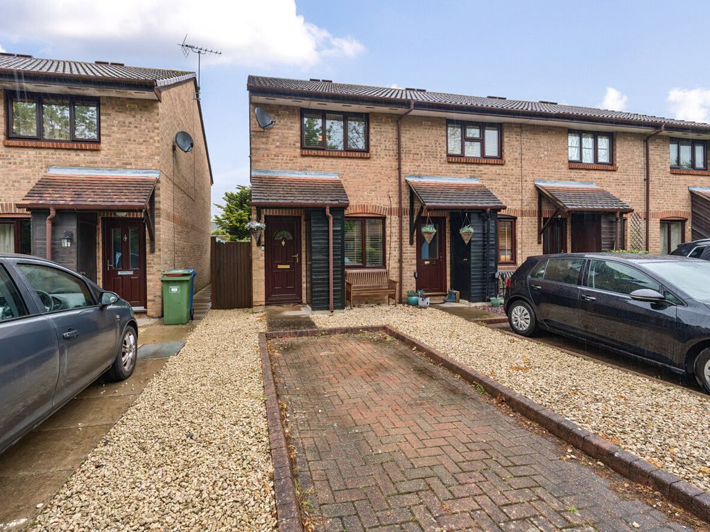 2 bed end terrace house for sale in Fordwells Drive, Bracknell