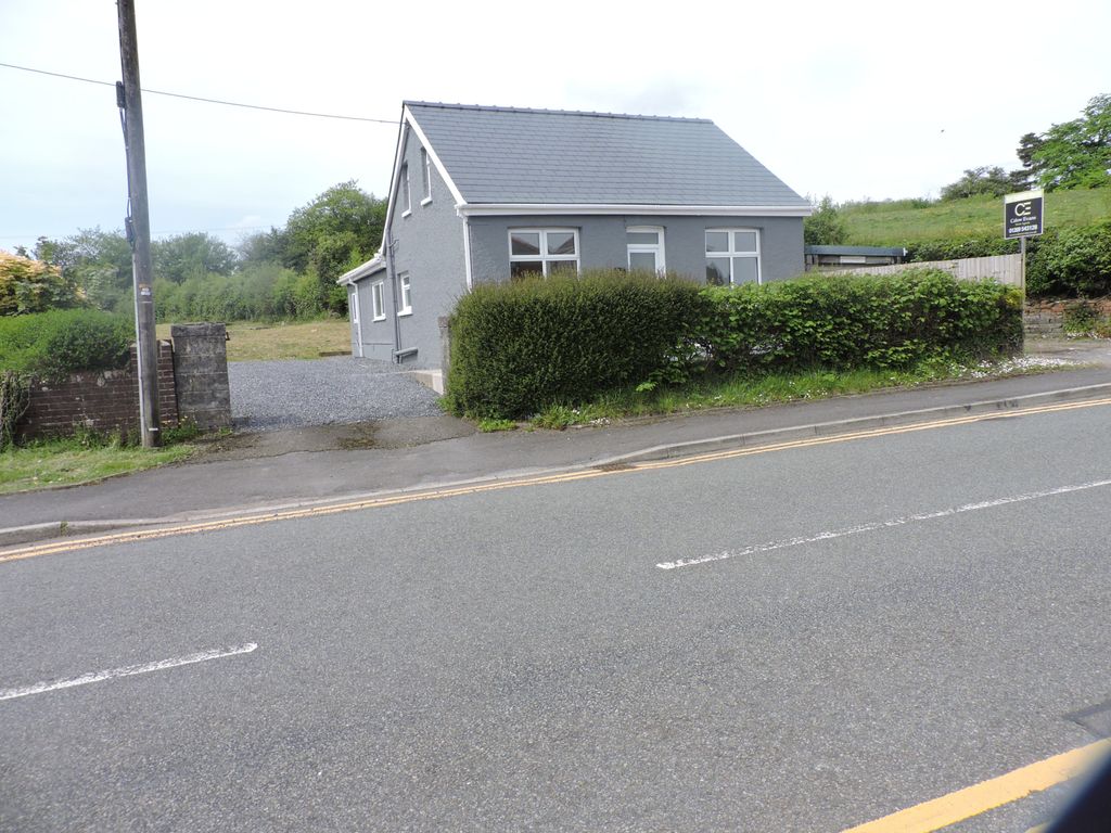 3 bed bungalow for sale in Gate Road, Penygroes SA14, £225,000 Zoopla