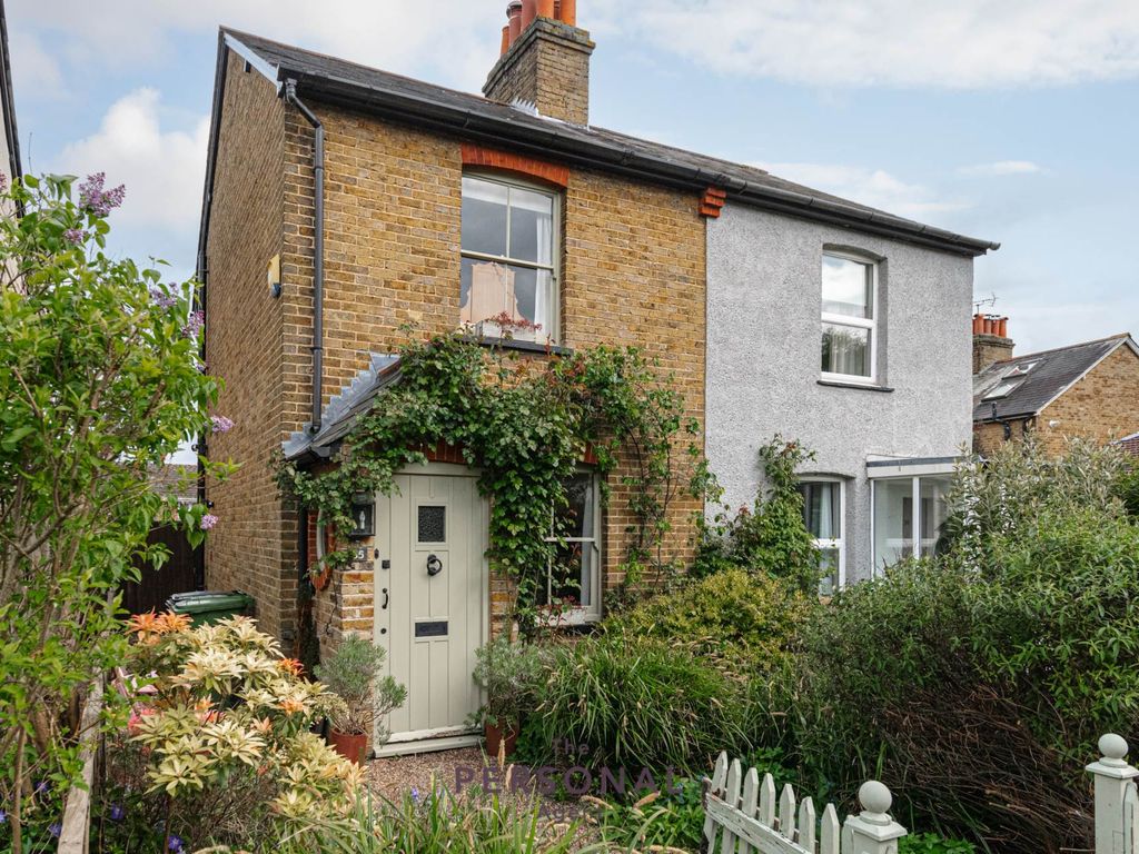 2 bed semidetached house to rent in Bramble Walk, Epsom KT18, £1,700