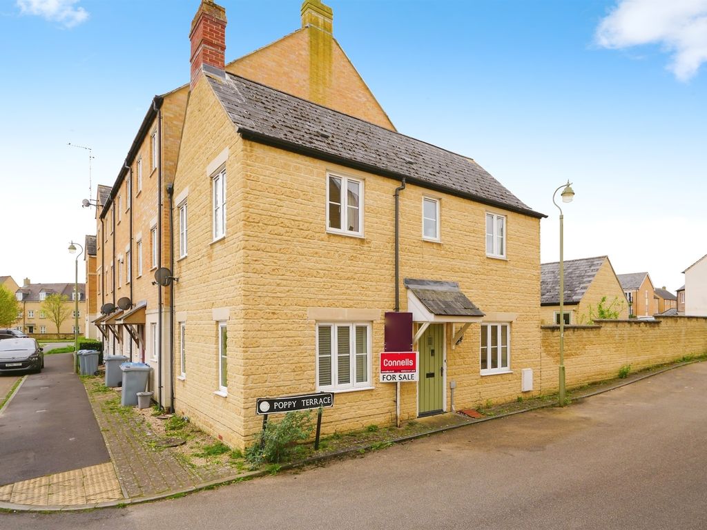 3 bed end terrace house for sale in Poppy Terrace, Carterton OX18, £