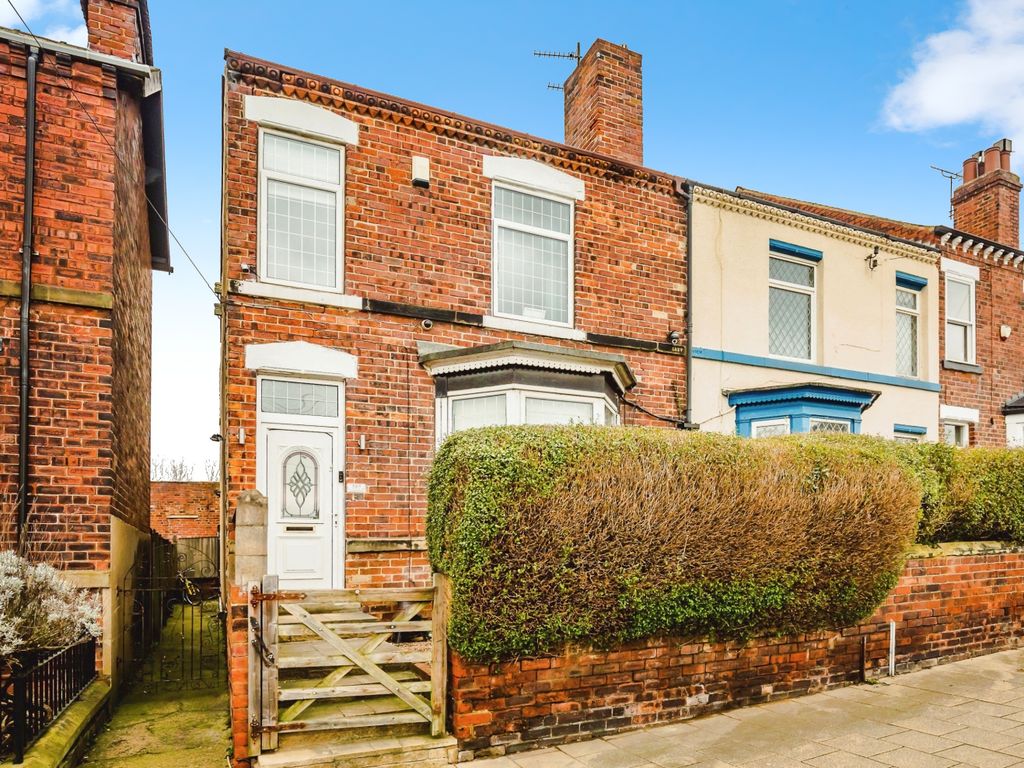 4 bed end terrace house for sale in Leeds Road, Wakefield, West