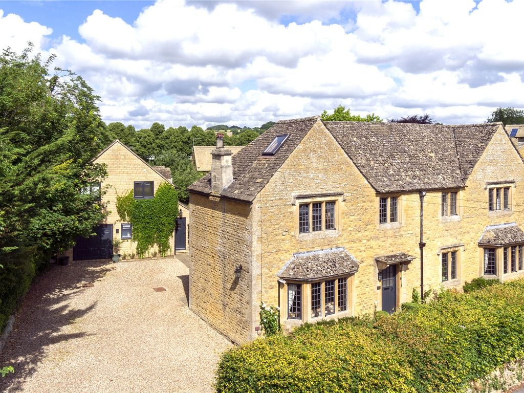 4 bed detached house for sale in Moore Road, BourtonOnTheWater