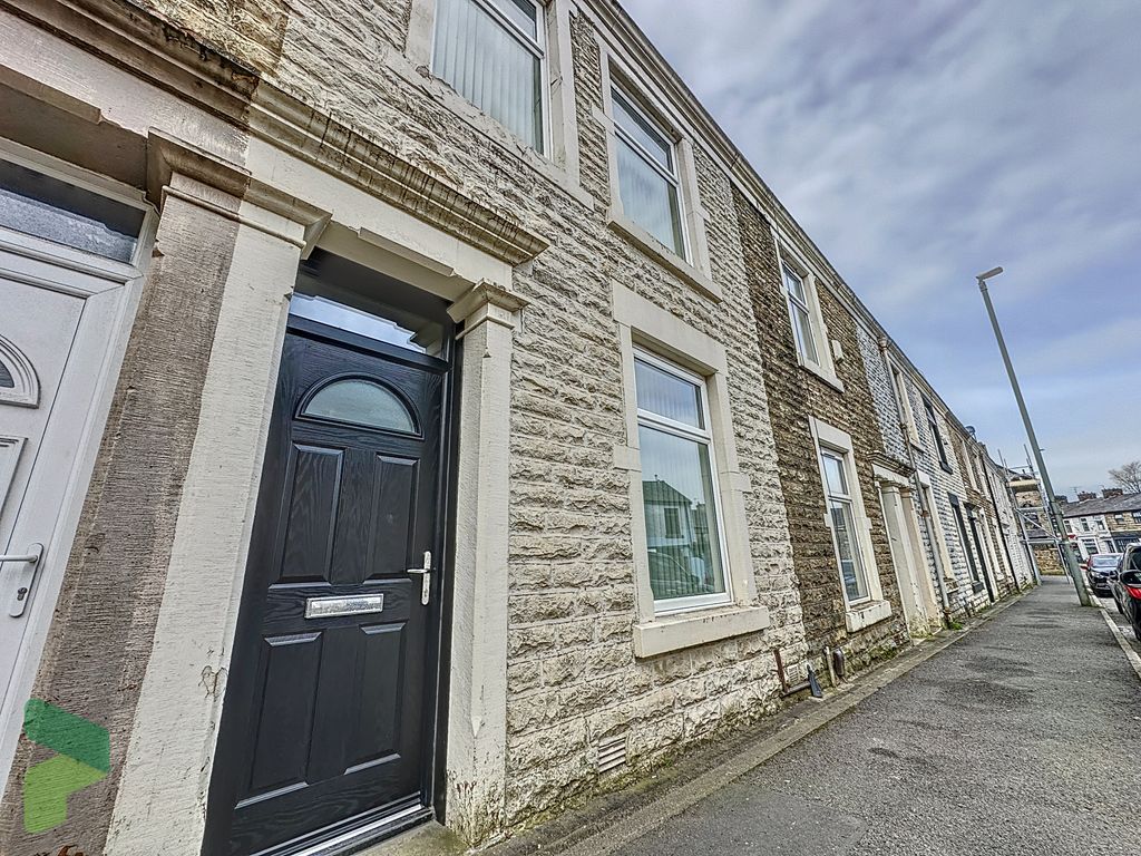 3 bed terraced house to rent in Marsh House Lane, Darwen BB3, £695 pcm