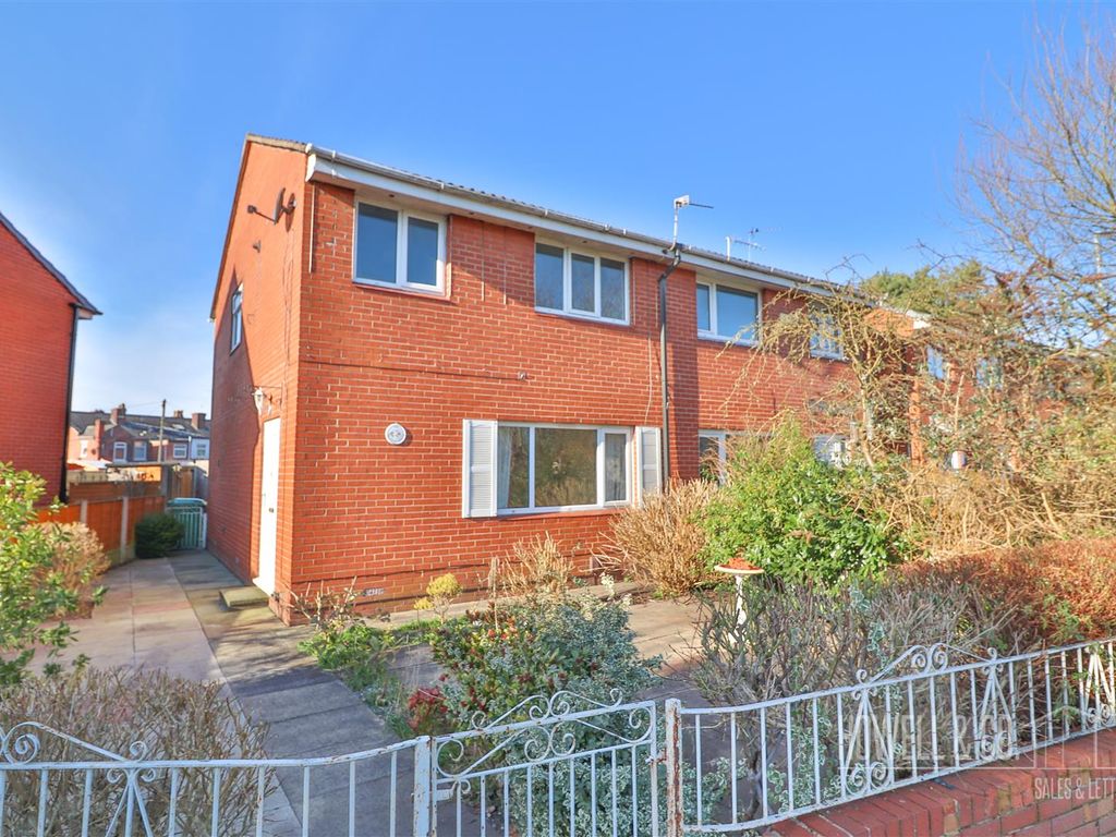 3 bed semidetached house to rent in Beatrice Street, Latchford