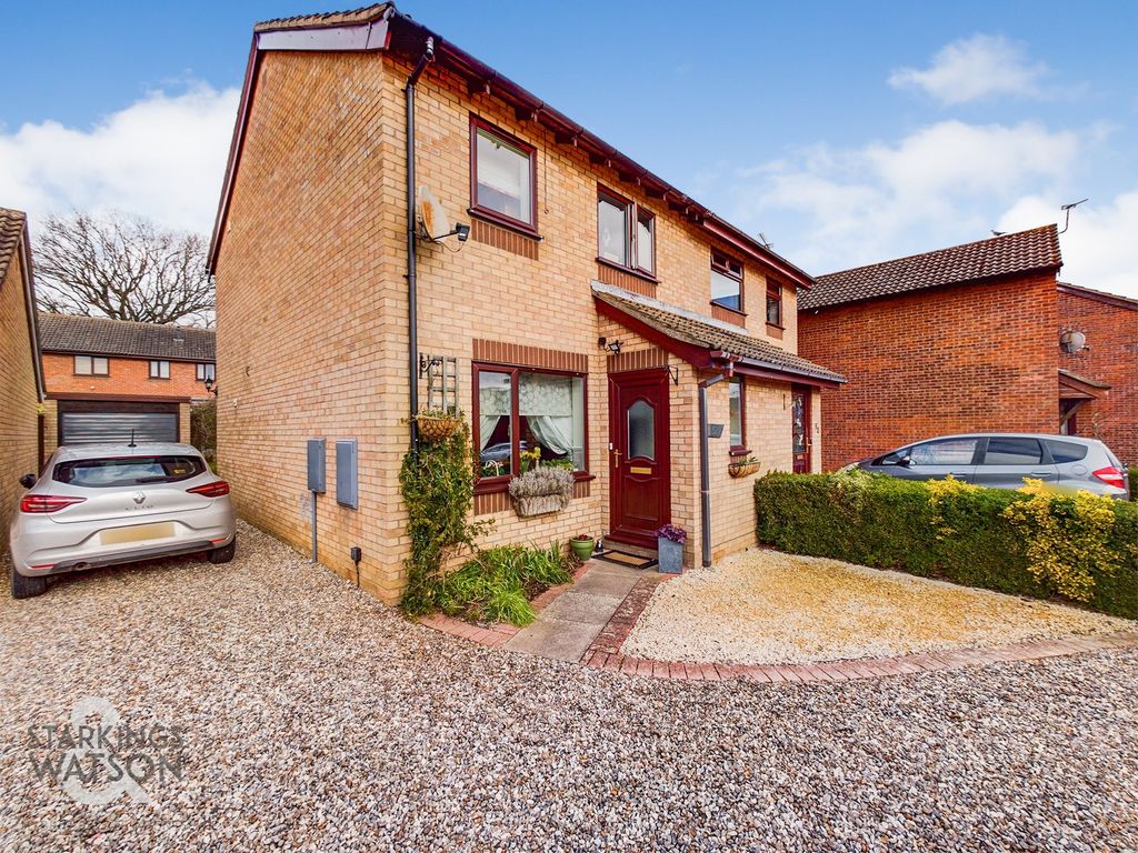 3 bed semidetached house for sale in All Saints Road, Poringland