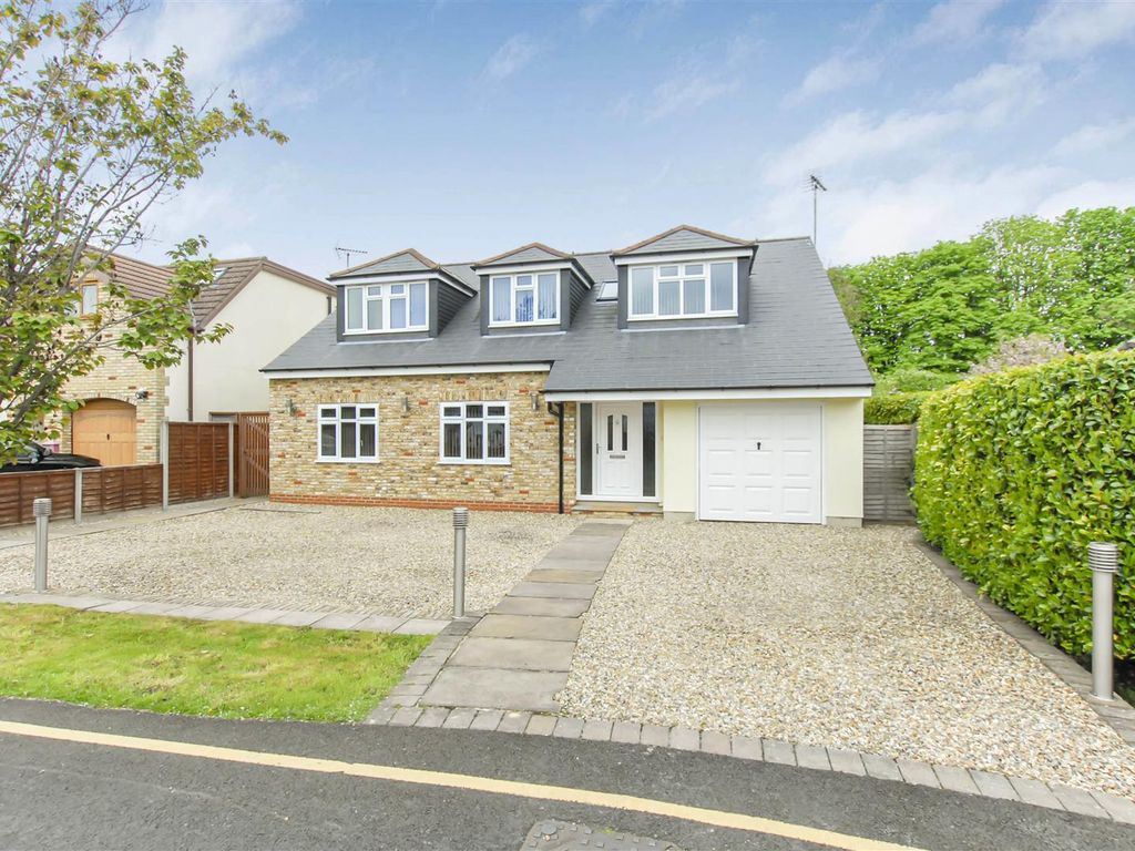 5 bed detached house for sale in Willow Crescent East, Denham, Uxbridge