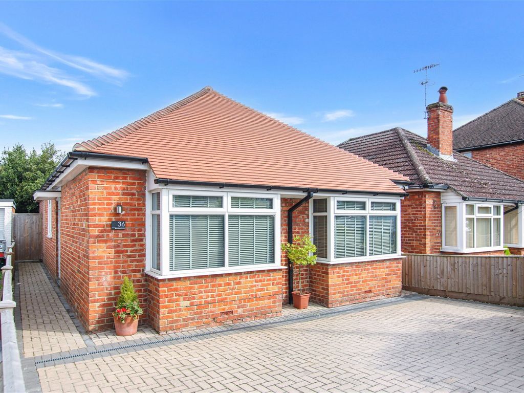 3 bed bungalow for sale in Bramley Road, Worthing BN14, £450,000 Zoopla