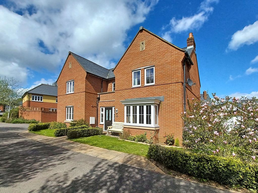 4 bed detached house for sale in Batt Close, Almondsbury, South