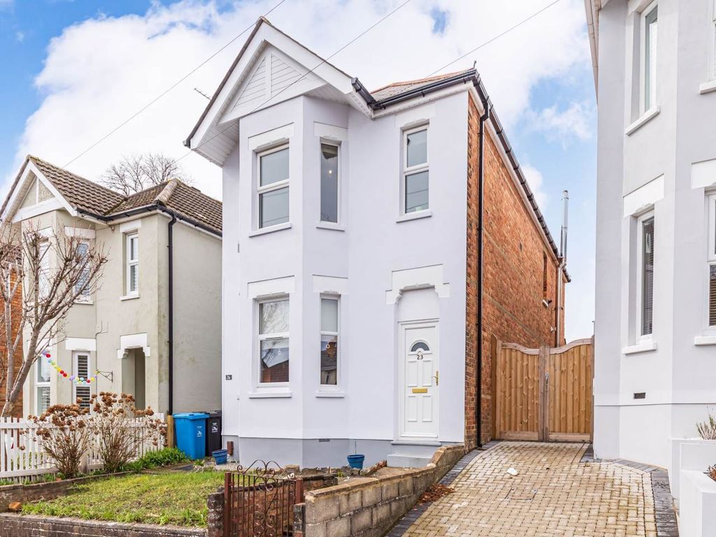 2 bed flat to rent in Parkstone, Poole, Dorset BH12 Zoopla