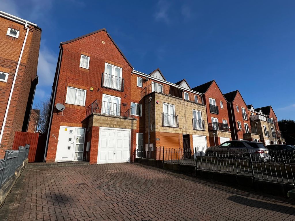 3 bed end terrace house to rent in Willenhall Road, East Park