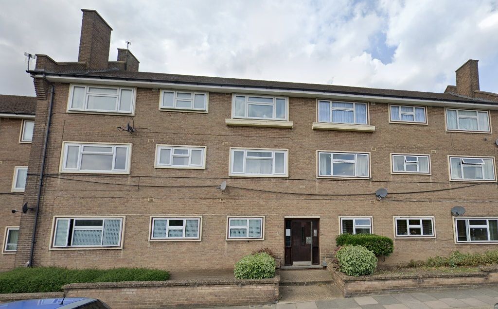 2 bed flat for sale in Bevan Way, Hornchurch RM12, £265,000 Zoopla