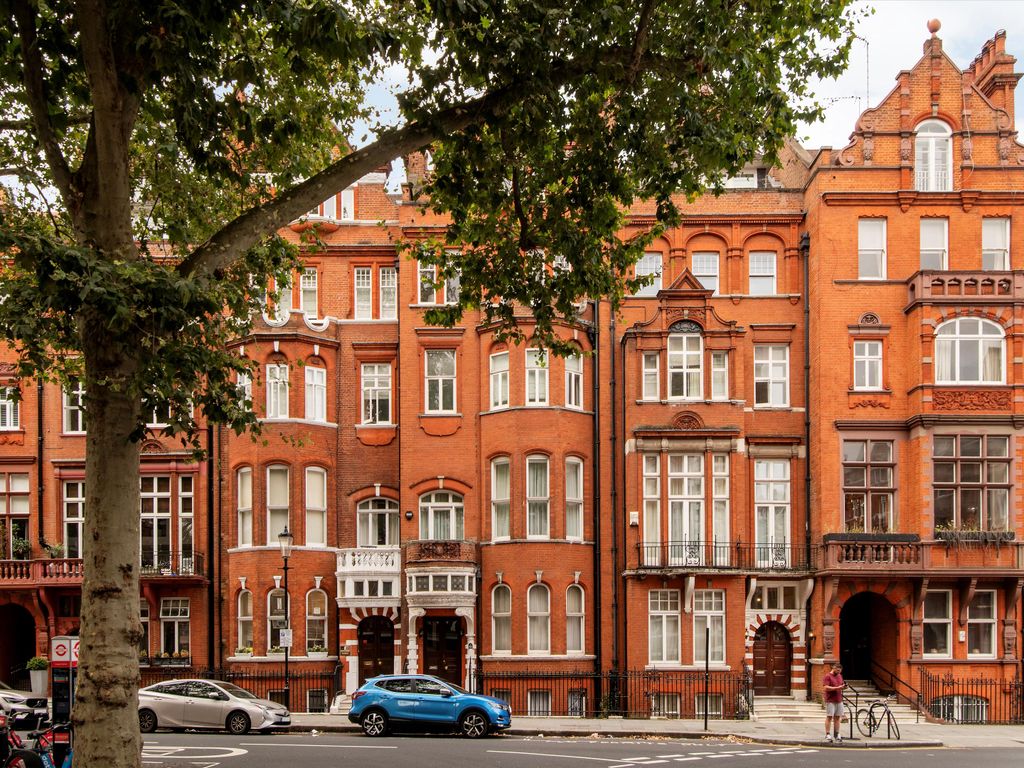 2 bed flat for sale in Cadogan Gardens, Knightsbridge, London SW3, £