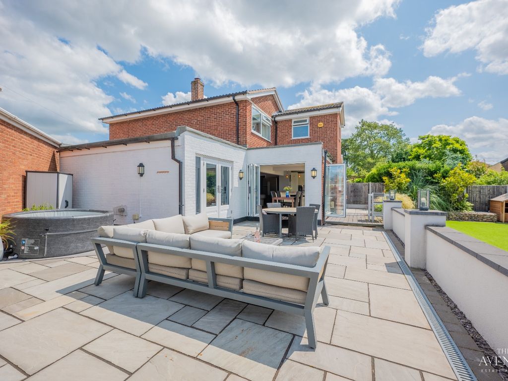 4 bed detached house for sale in West Drive, Bonehill, Tamworth B78