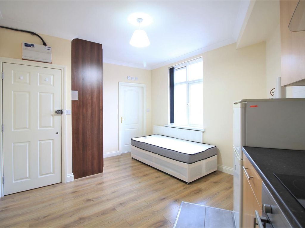 Studio to rent in Heston Road, Heston TW5 Zoopla