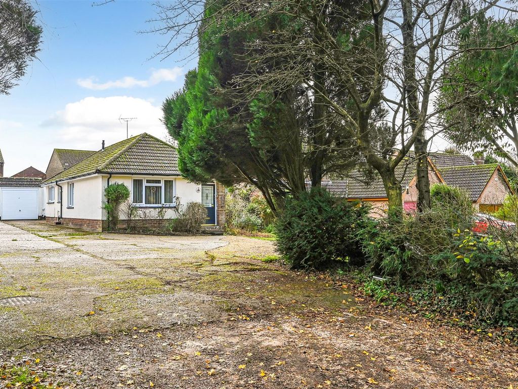 3 bed detached bungalow for sale in Sunderton Lane, Clanfield