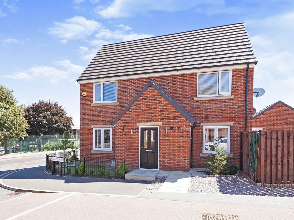 3 bed semidetached house for sale in Kings Court, Wombwell, Barnsley