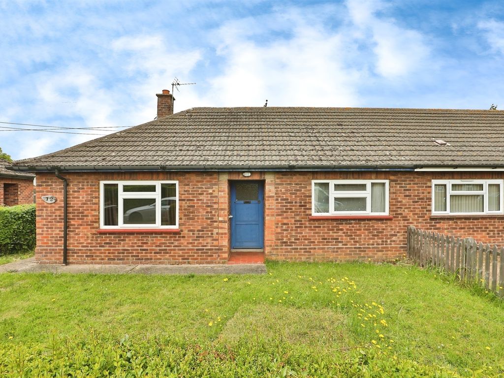 2 bed semidetached bungalow for sale in The Oval, Saham Toney