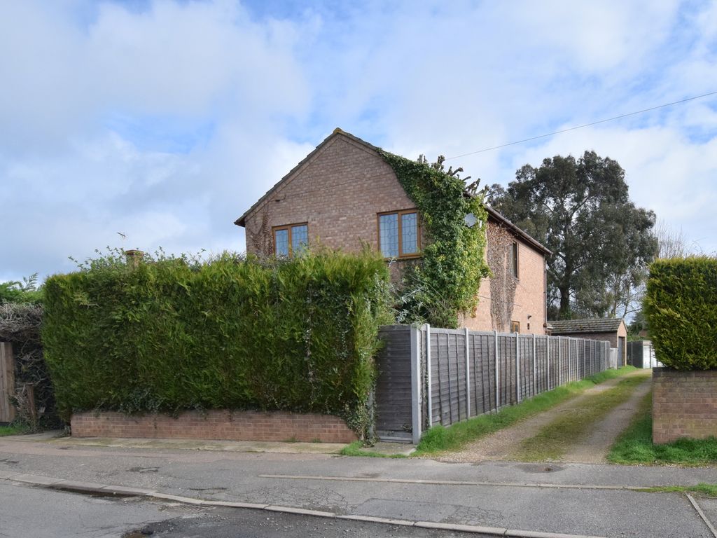 4 bed detached house for sale in Tudor Road, Godmanchester, Huntingdon