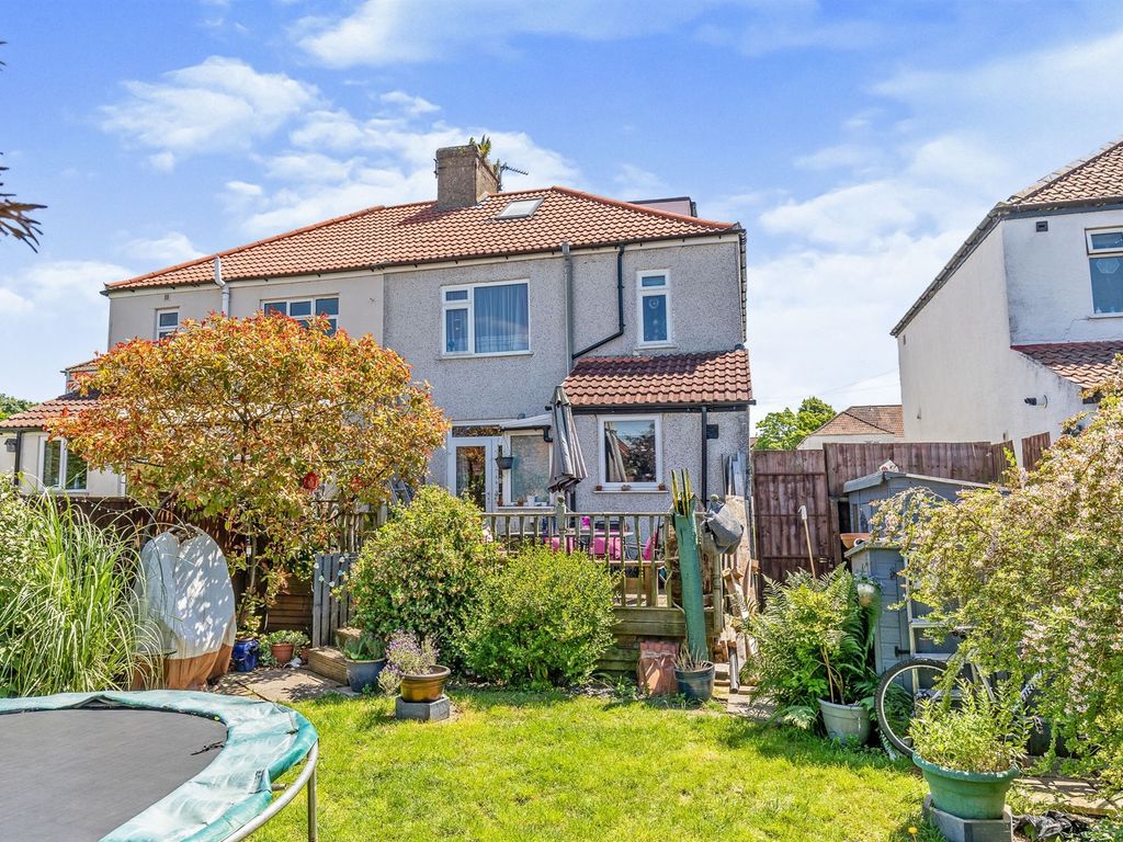 3 bed semidetached house for sale in Greenway Drive, Southmead