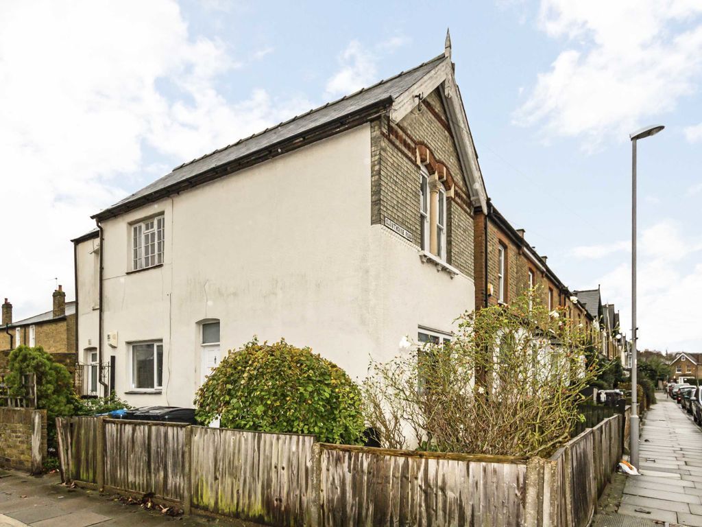 1 bed flat to rent in Glenthorne Road, Kingston Upon Thames KT1, £1,395