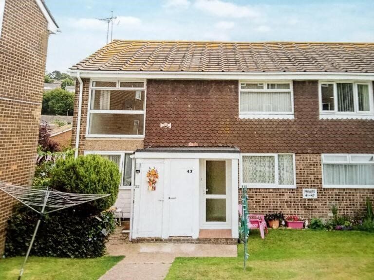 2 bed flat to rent in 43 Chalcroft Road, Golden Valley, Sandgate