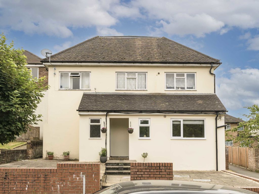 1 bed flat for sale in Highland Avenue, London W7 Zoopla