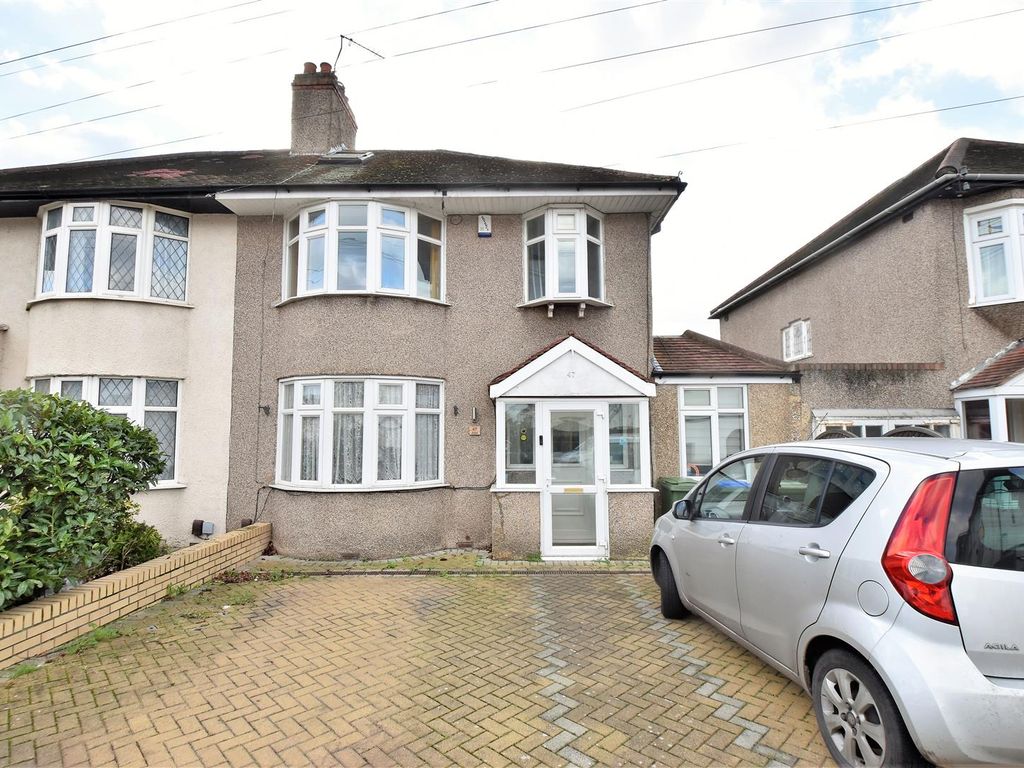 3 bed semidetached house to rent in Madison Crescent, Bexleyheath DA7