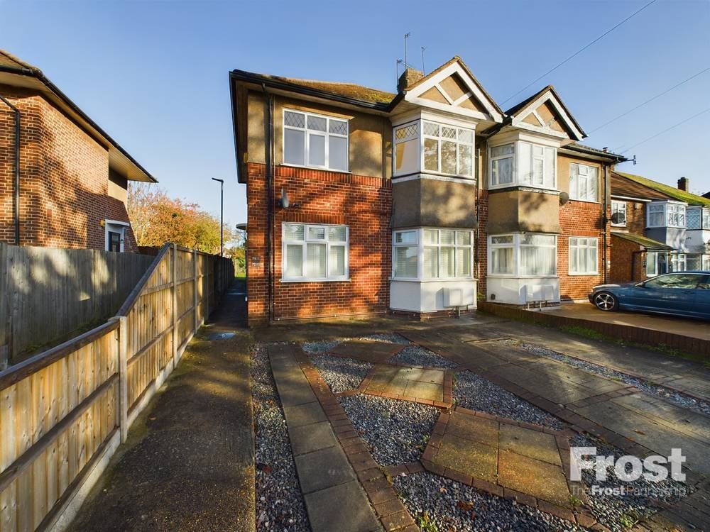 2 bed for sale in Uxbridge Road, Feltham TW13, £299,950 Zoopla