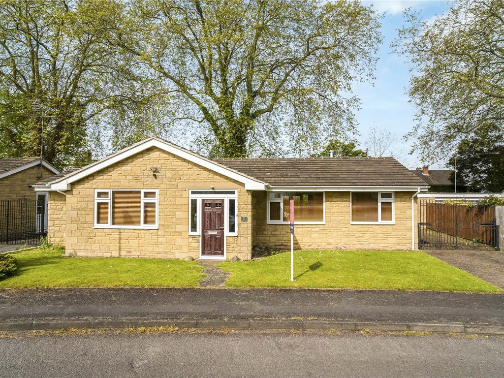 3 bed bungalow for sale in St. Annes Close, Cheltenham, Gloucestershire