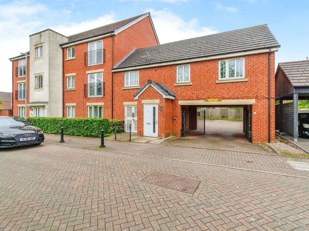 2 bed flat for sale in Greenock Crescent, Wolverhampton WV4, £130,000