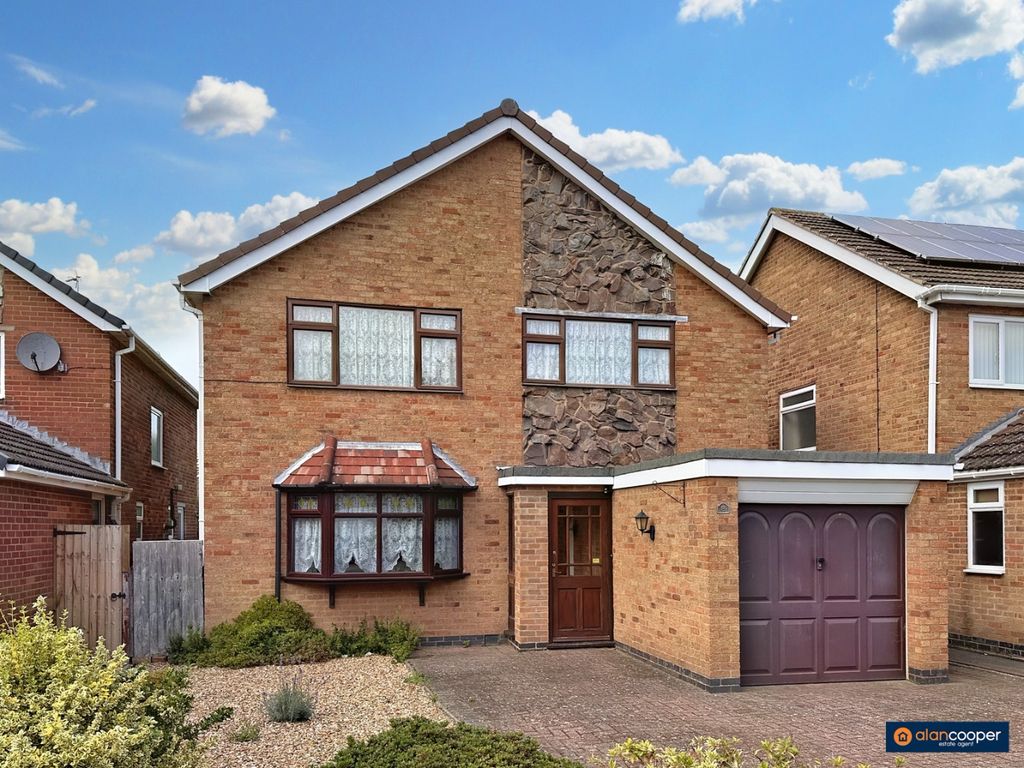 4 bed detached house for sale in Copsewood Avenue, Whitestone, Nuneaton