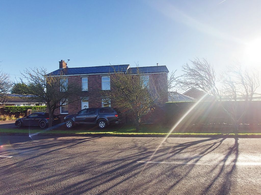 3 bed semidetached house to rent in Blackgate Lane, Preston PR4, £