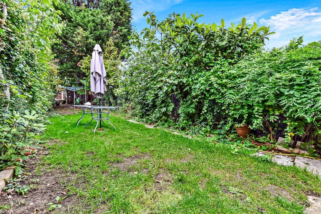 Chingford Avenue, Chingford E4  