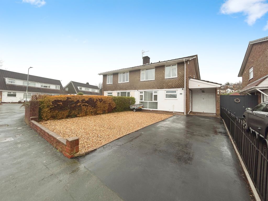 3 bed semidetached house for sale in Thornhill Way, Rogerstone
