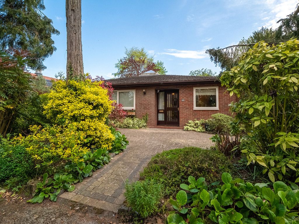 3 bed detached bungalow for sale in Kenilworth Road, Leamington Spa