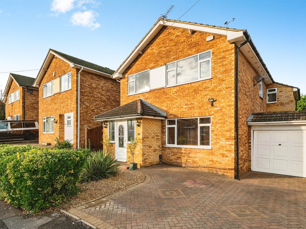 4 bed detached house for sale in Larch Avenue, Bricket Wood, St. Albans