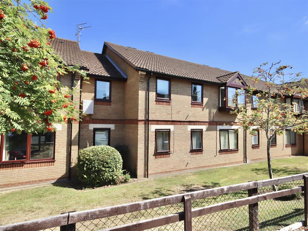 1 bed flat for sale in Charter Road, Chippenham SN15 Zoopla