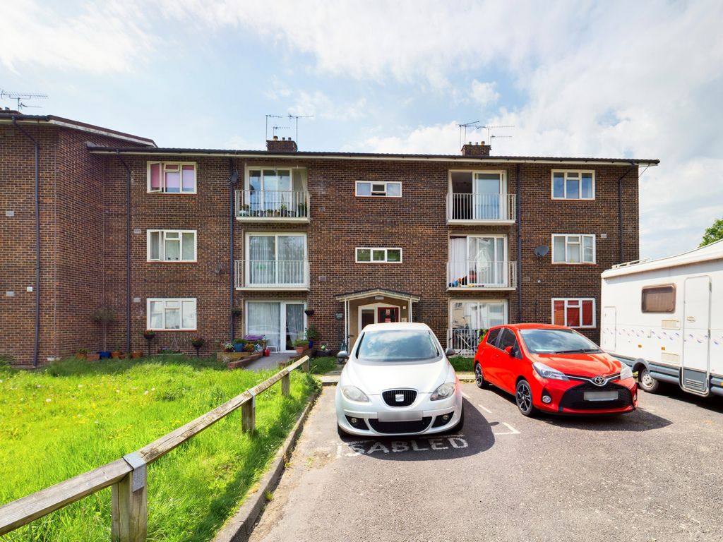 2 bed flat to rent in Northgate, Crawley RH10 Zoopla