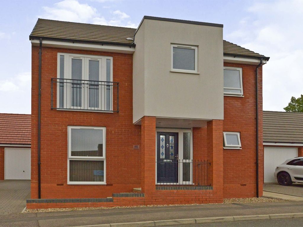 3 bed detached house for sale in Walker Avenue, Wolverton Mill, Milton