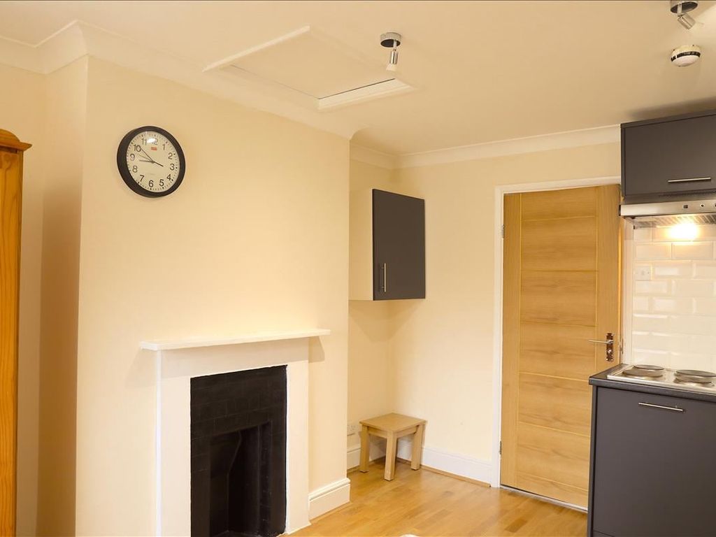 Studio to rent in 208 Mile End Road, London, London, London E1, £1,235