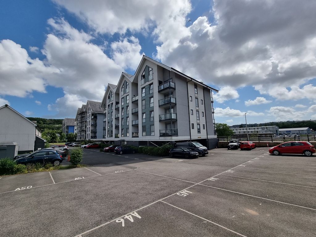 1 bed flat for sale in Phoebe Road, Copper Quarter, Pentrechwyth